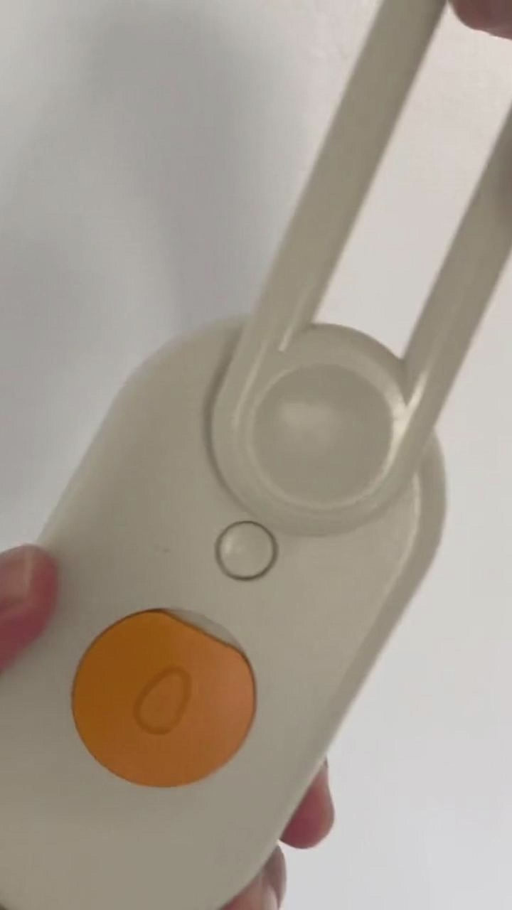 PetSpa™ 3-in-1 Brush – Steam Clean, Massage, De-Fur